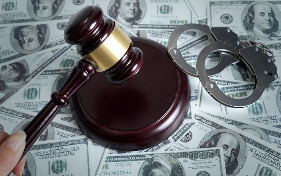 广州男子棚顶施工遇险，施工发生事故怎么处理